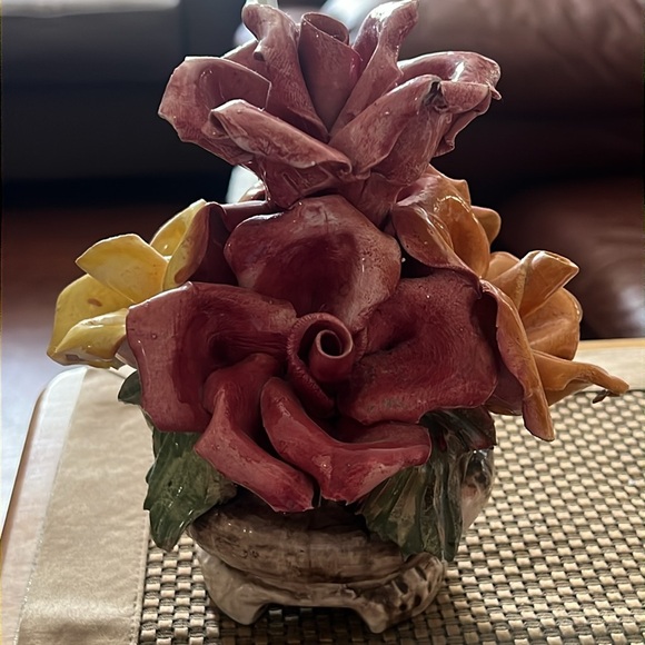 Capodimonte Rose Cluster in a Basket Made in Italy Vintage - Picture 5 of 10
